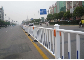 鹤岗市市政道路护栏工程