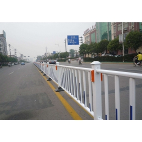 鹤岗市市政道路护栏工程